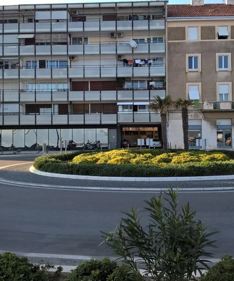 Apartments By The Sea Split - 12647